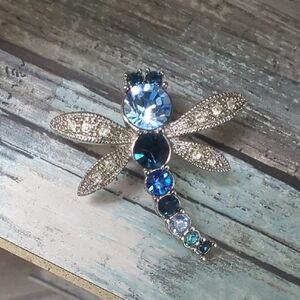Vintage Avon Jewelry Dragonfly Multi Color Rhinestone Silver Tone Brooch Pin